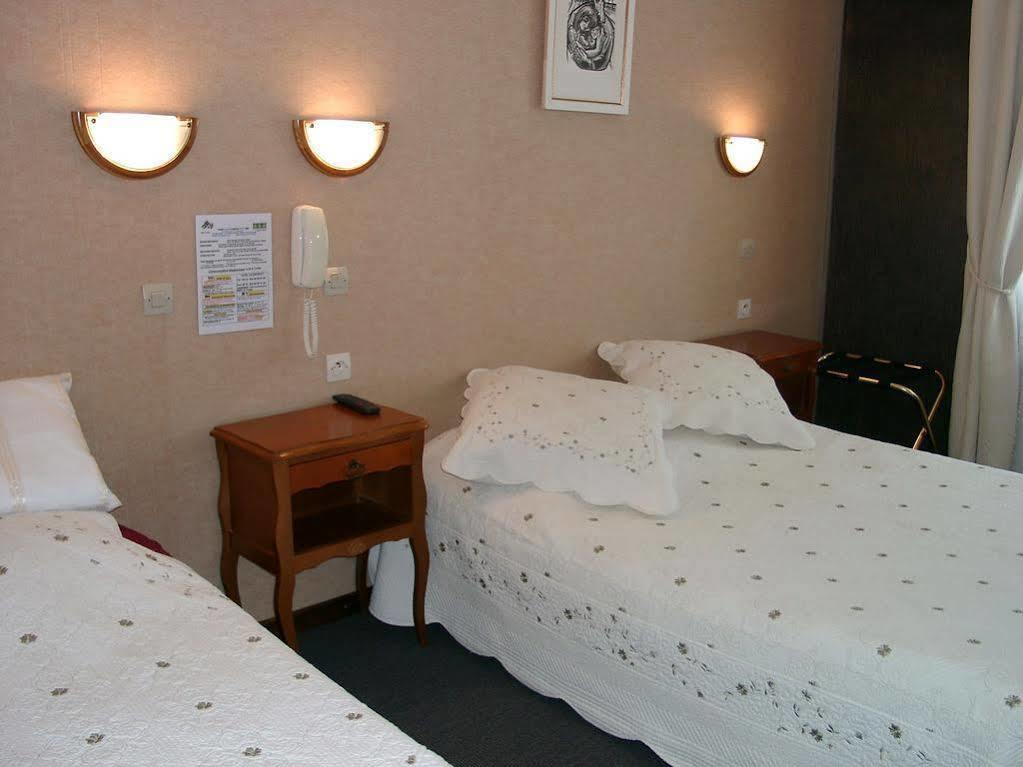 Hotel Le Chatelet Сан-Пол-дьо-Фънуе Екстериор снимка
