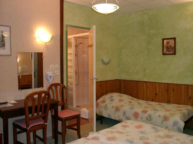 Hotel Le Chatelet Сан-Пол-дьо-Фънуе Екстериор снимка
