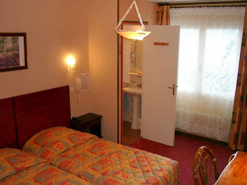 Hotel Le Chatelet Сан-Пол-дьо-Фънуе Екстериор снимка